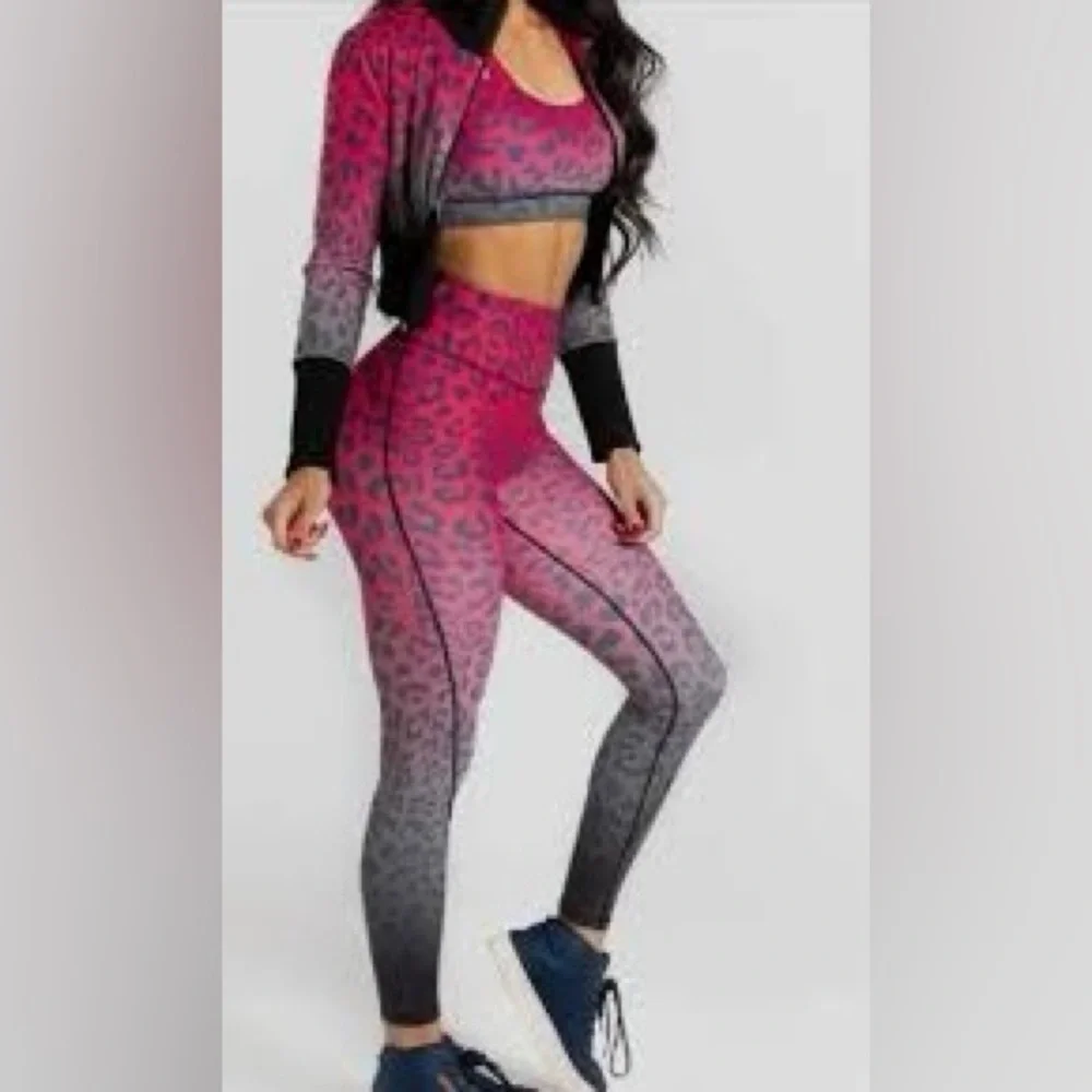 Noire Blanc Pink and Gray Leopard Print Activewear Jacket Women’s Small